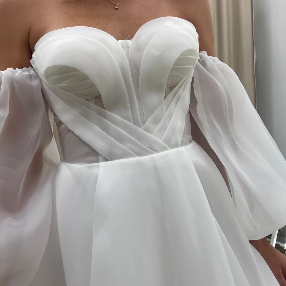 Romantic Off-Shoulder White Bridal Gown with Sheer Puff Sleeves - Picture 3 of 5